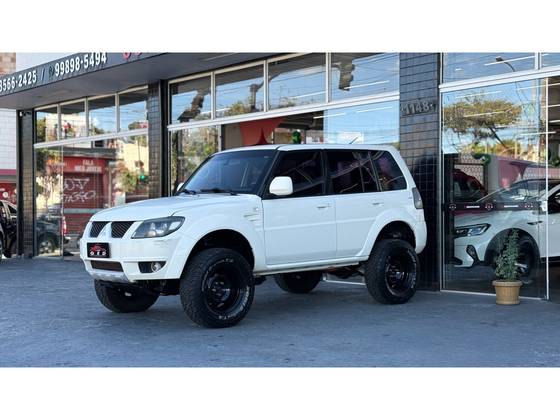 MITSUBISHI PAJERO TR4 2.0 4X4 16V FLEX 4P MANUAL MITSUBISHI PAJERO TR4 2.0 4X4 16V FLEX 4P MANUAL